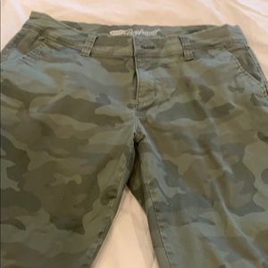 Old Navy like new Green Army Capris